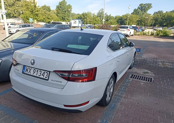 Skoda Superb cena 61000 przebieg: 280000, rok produkcji 2016 z Warszawa małe 56